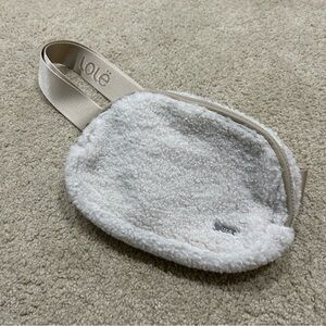 NWOT Lole Lolë Ivory Fleece Crossbody Belt Bag